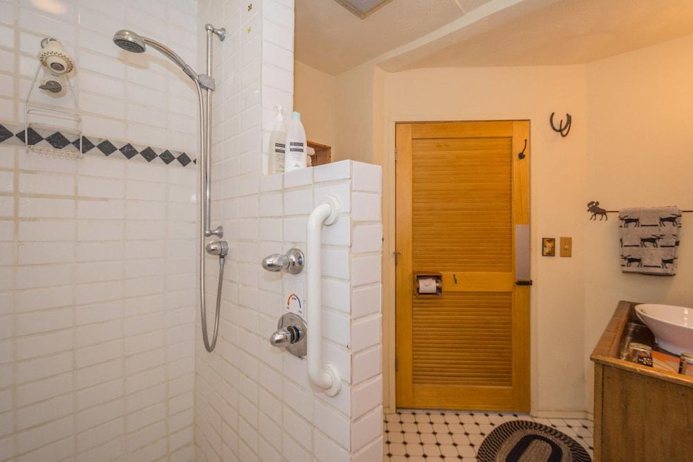 Ann Arbor B&B Inn photo 3