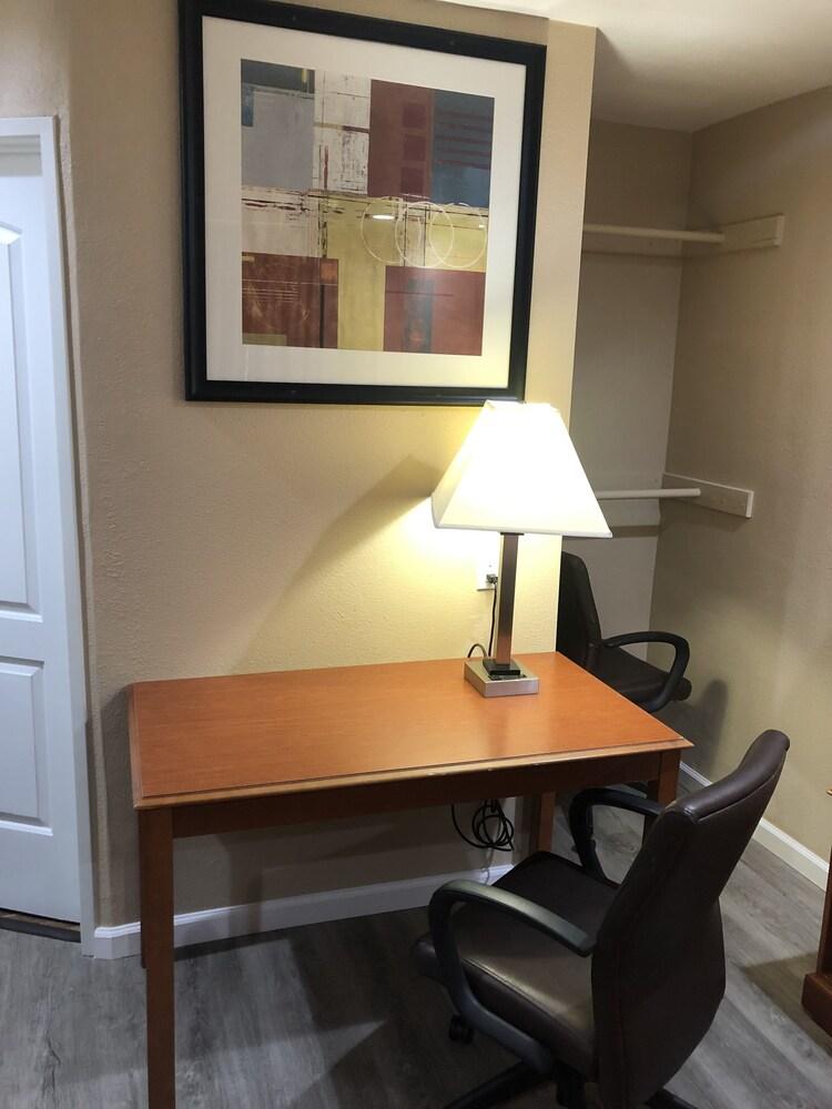 Budget Inn Motel photo 31
