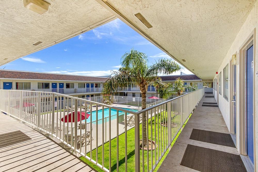 Motel 6 Phoenix North - Bell Road photo 19