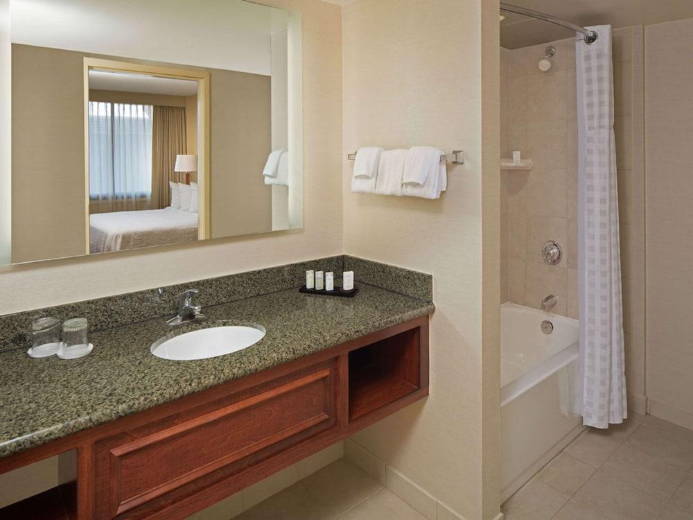 Embassy Suites Hotel Winston-Salem photo 26