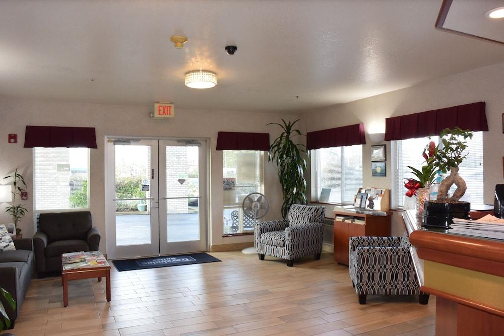 Travelodge Suites by Wyndham Newberg photo 74