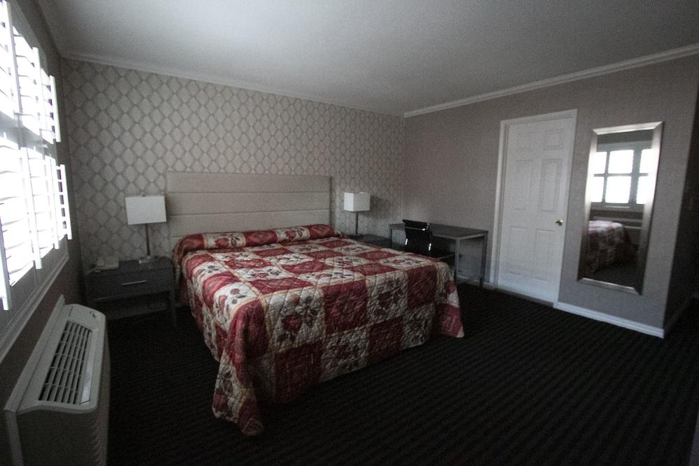 Alpha Inn & Suites photo 31