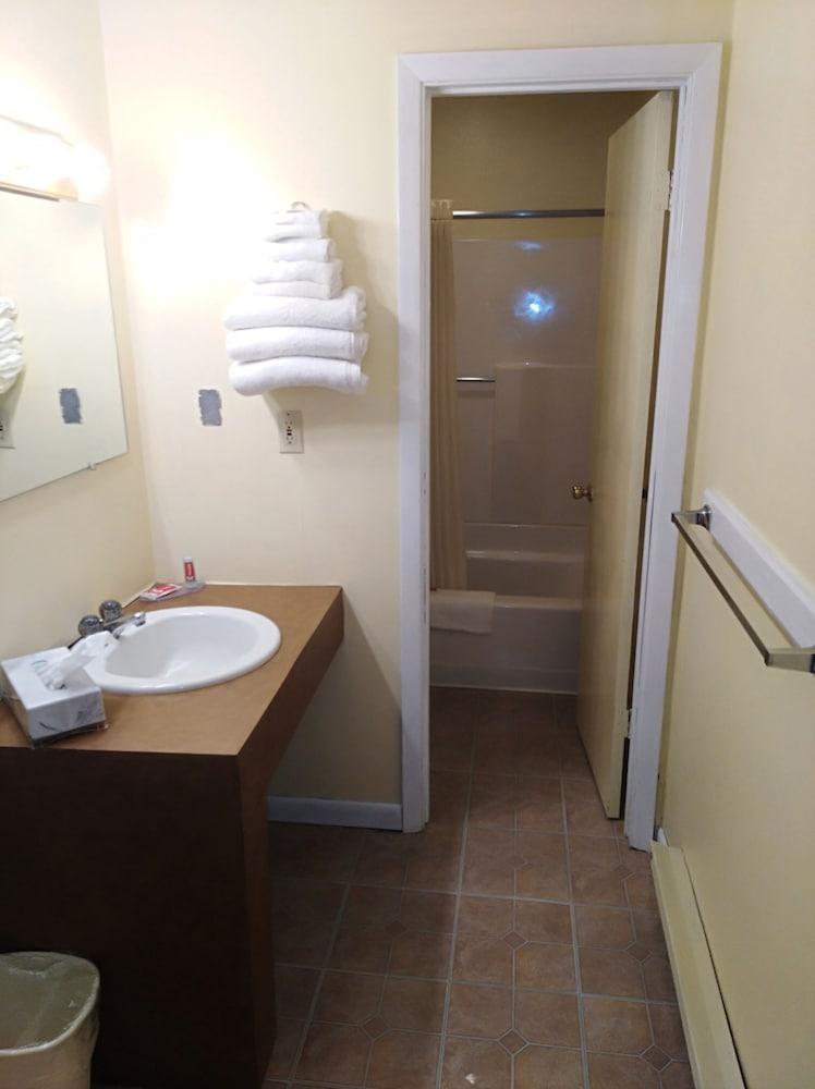 Econo Lodge Hornell photo 8