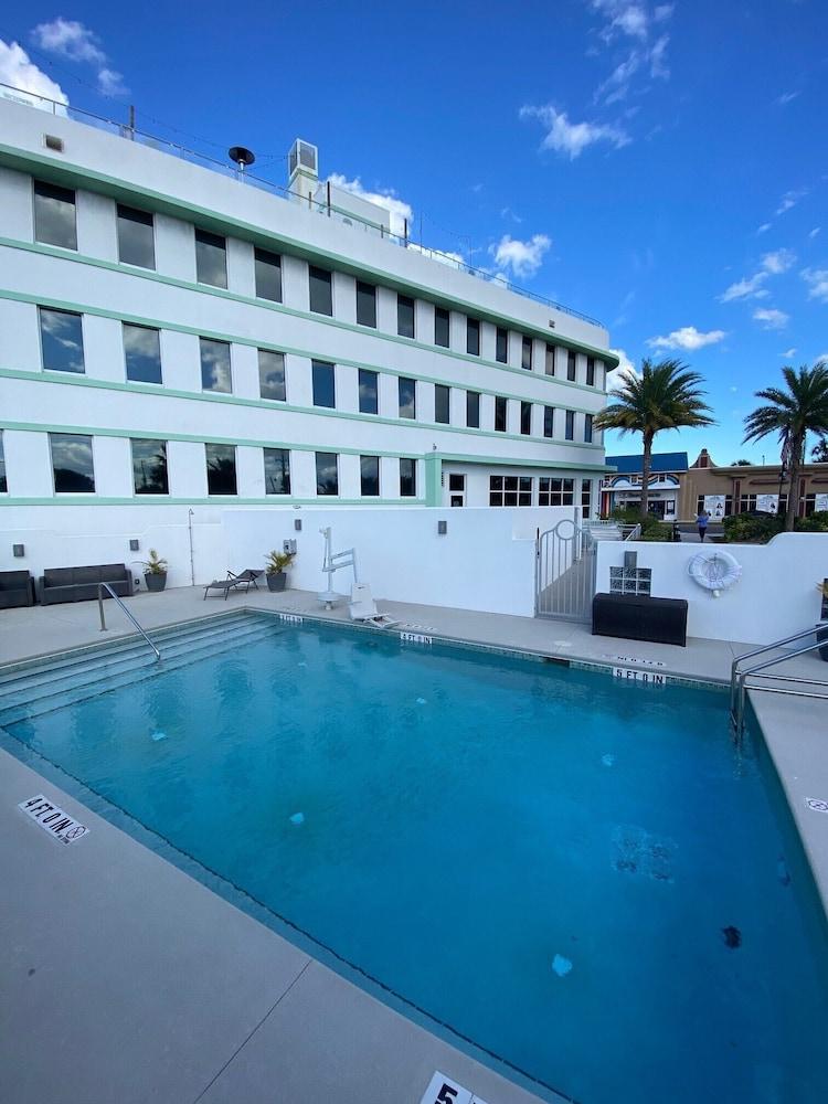 Streamline Hotel photo 3