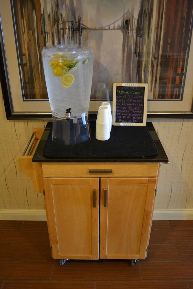 Holiday Inn Express & Suites Lancaster by IHG photo 48