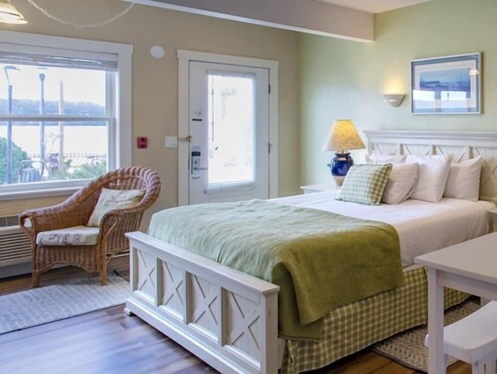 Edgewater Resort photo 41