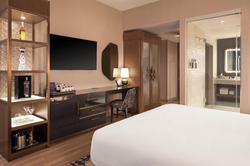 Caesars Republic Scottsdale, a Hilton Hotel photo 10