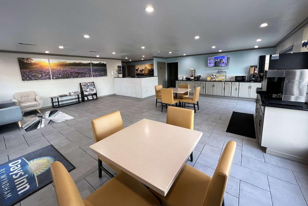 Days Inn by Wyndham Canton photo 2