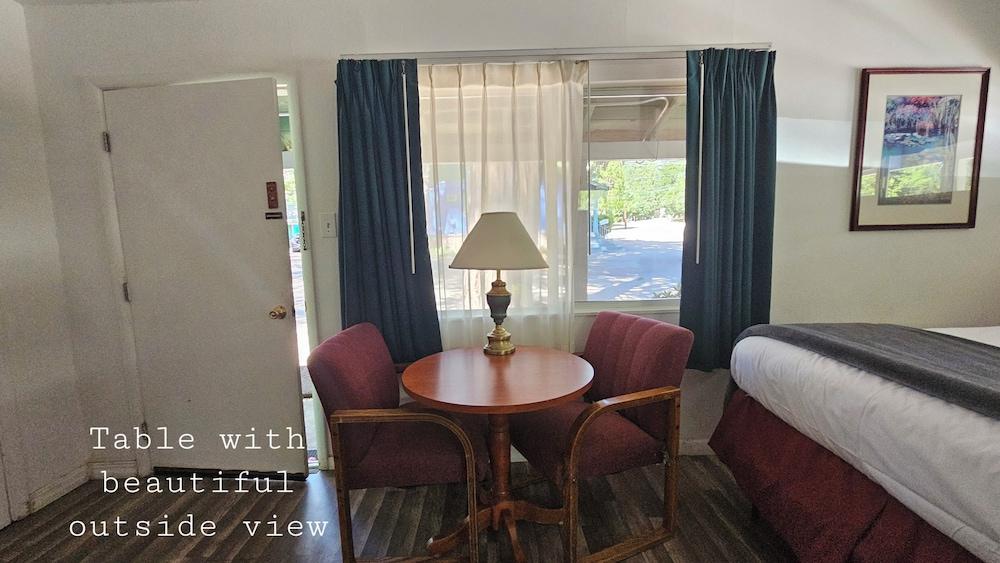 Cedar Lodge Motel photo 69