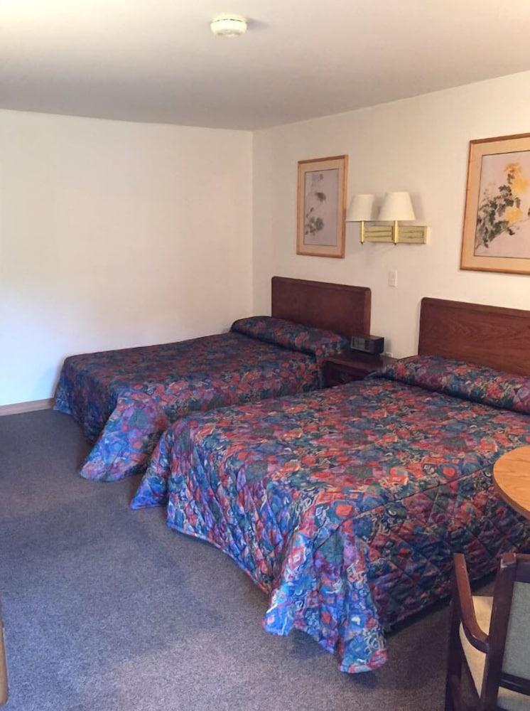 Adirondack Oasis Motel photo 26