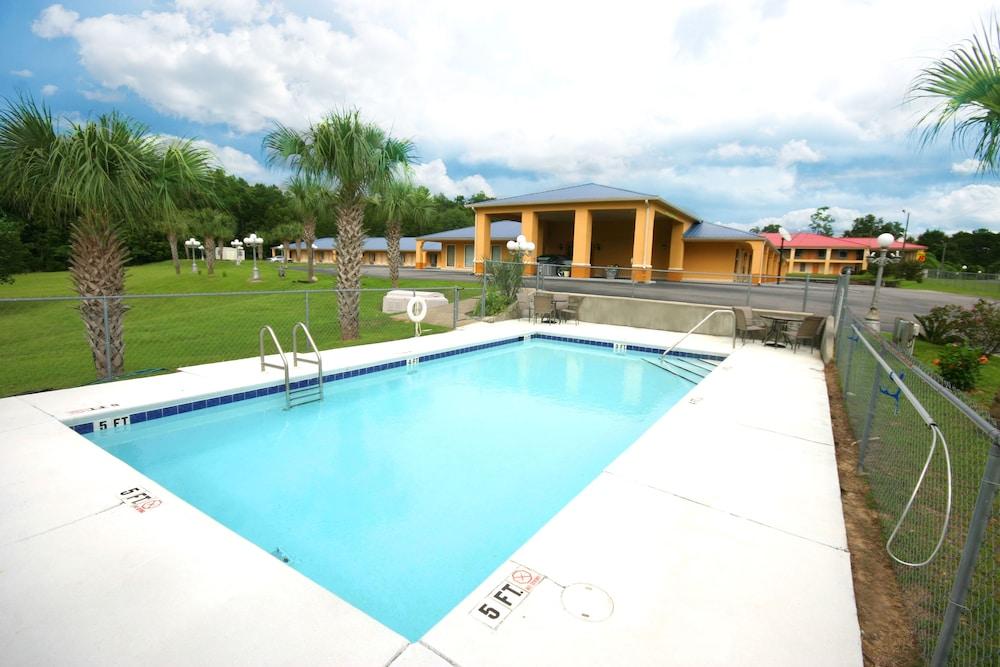Days Inn by Wyndham DeFuniak Springs photo 15