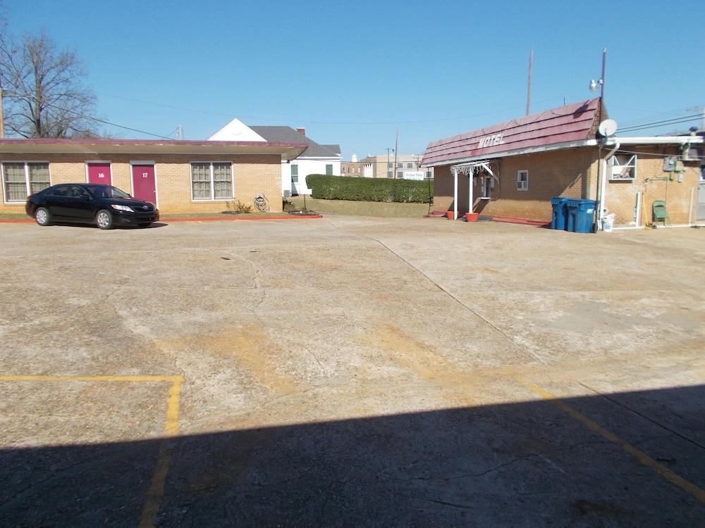 Hillside Motel photo 42