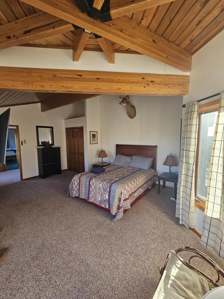 Bear Mountain Lodge photo 12