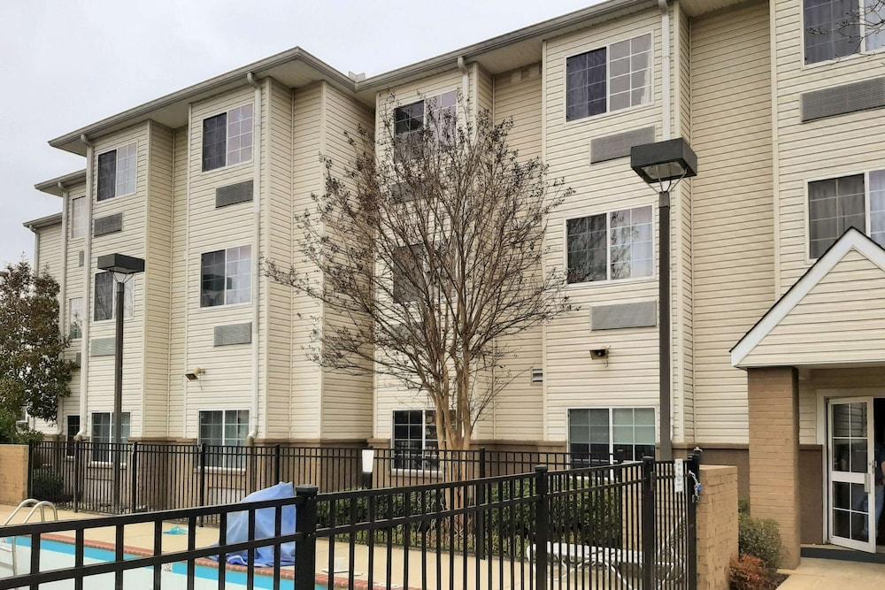 Starkville Inn & Suites photo 45