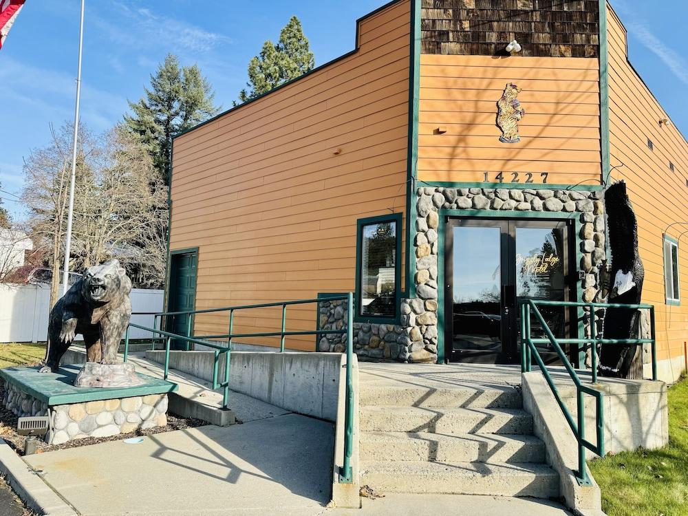 Grizzly Lodge Motel photo 1