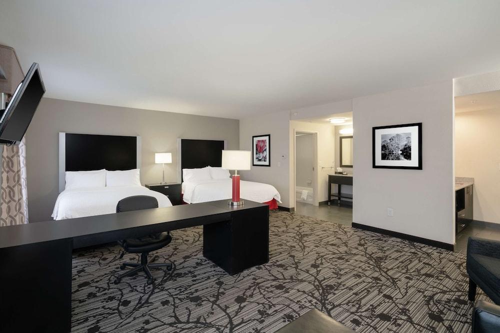 Hampton Inn & Suites Roanoke Airport photo 13