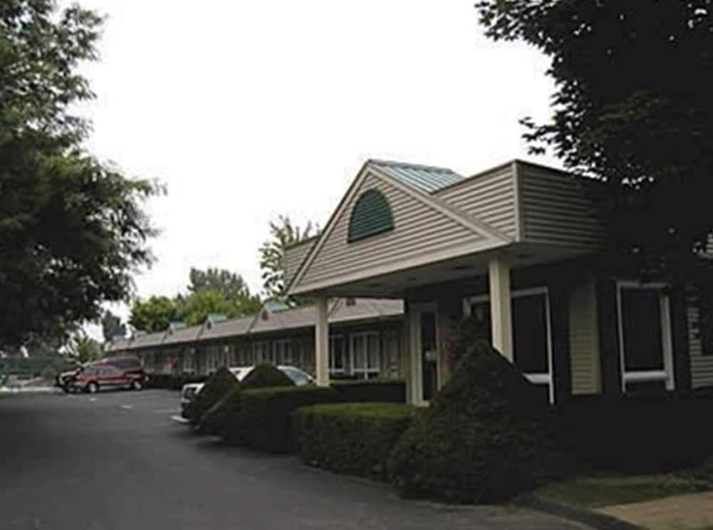 T-Bird Motor Inn photo 42