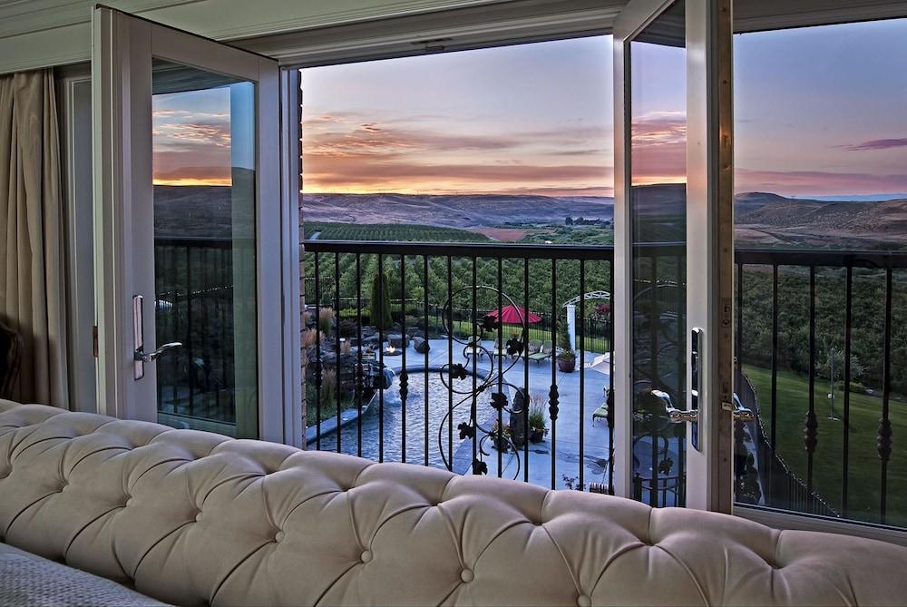 Cameo Heights Mansion photo 79