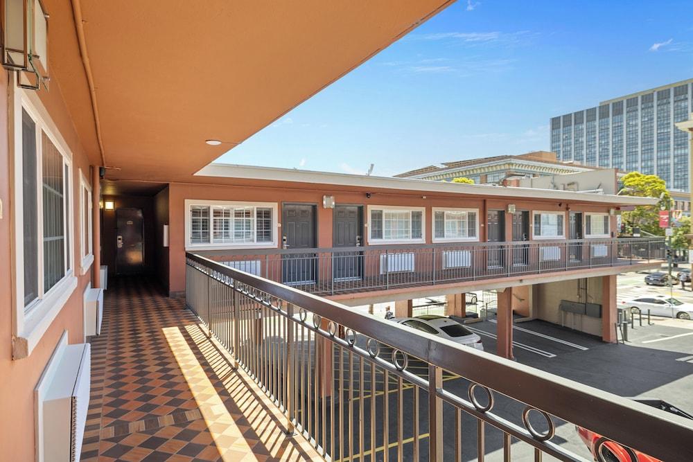 Alexis Park Hotel photo 17