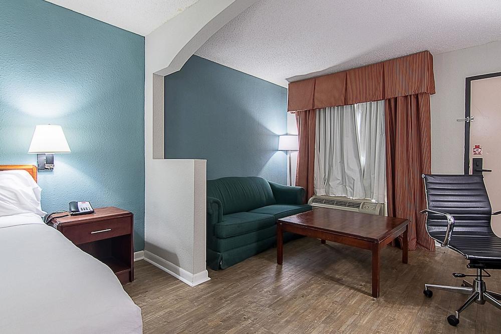 Econo Lodge photo 17