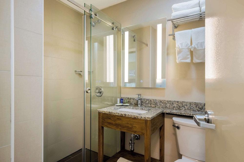Sleep Inn Bronx - Soundview photo 21