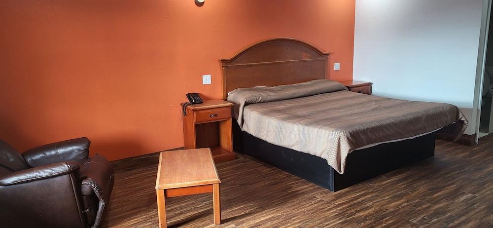American Inn Cleburne photo 6