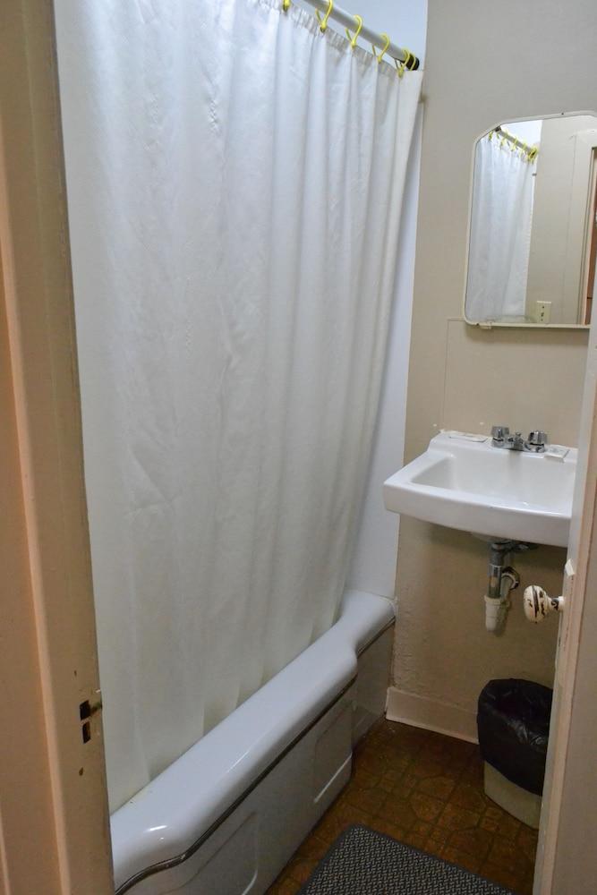 Innkeeper Motel photo 51
