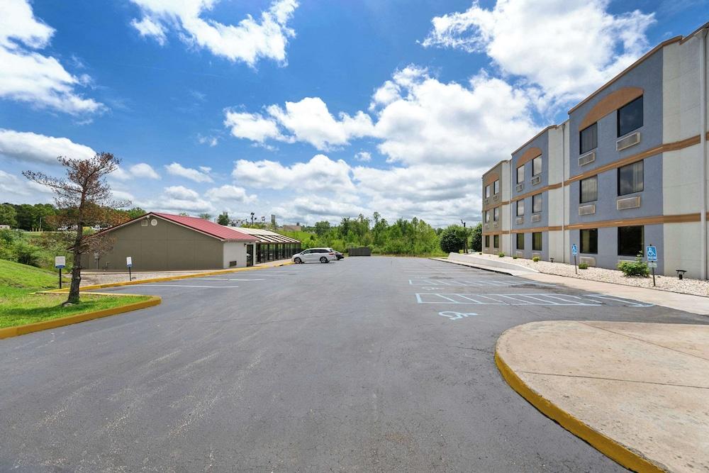 Econo Lodge London North photo 42
