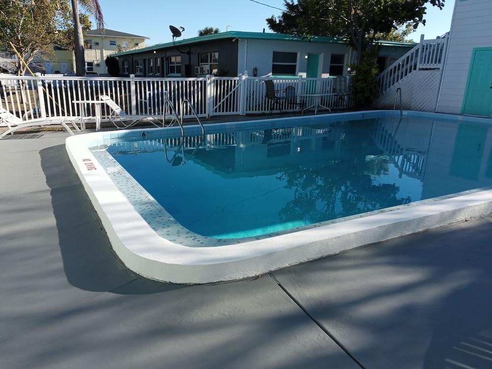 Swashbuckler Motel photo 31