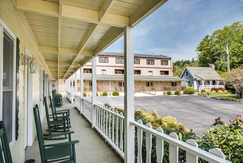 Boxwood Lodge photo 55