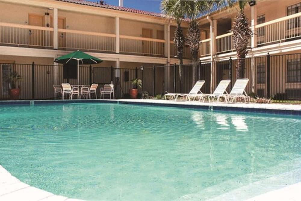 Econo Lodge photo 3