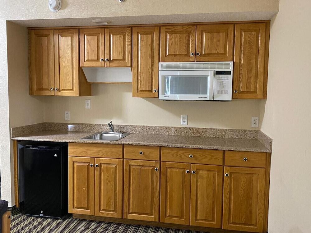 American Inn and Suites photo 22