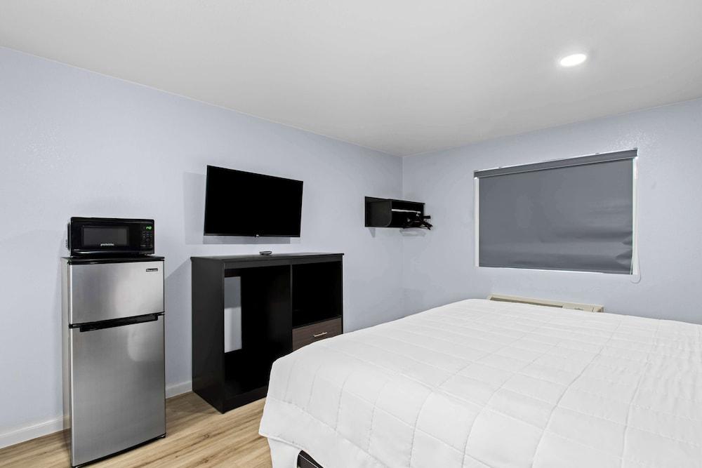 Americas Best Value Inn Gonzales photo 10