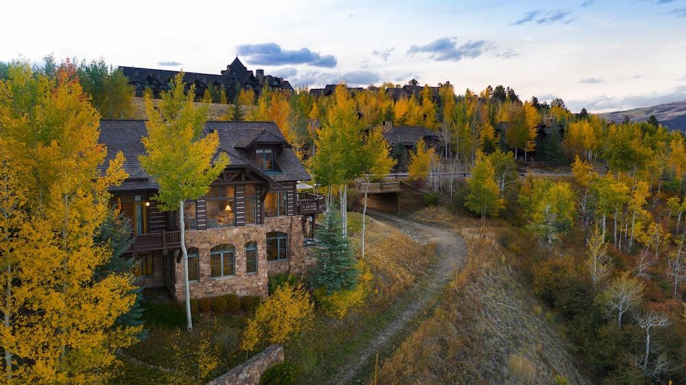 Snowberry by Elevation Accommodations photo 25