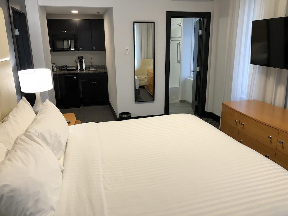 Streamline Hotel photo 31