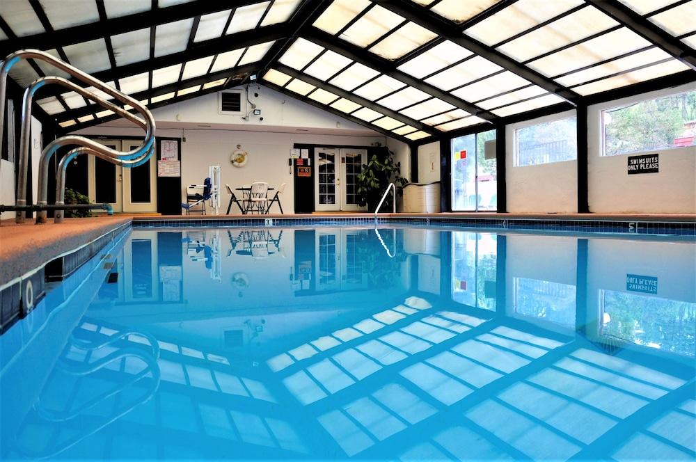 Pinecliff Village photo 29