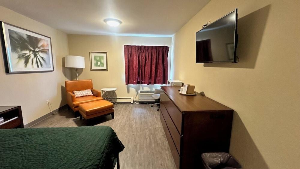Chesaning Inn & Suites photo 48