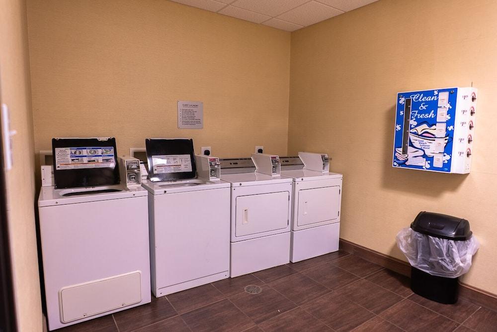 Rivers  Inn & Suites photo 8