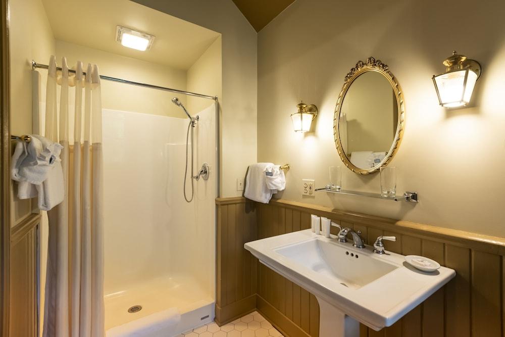 White Springs Manor a Belhurst Property photo 45