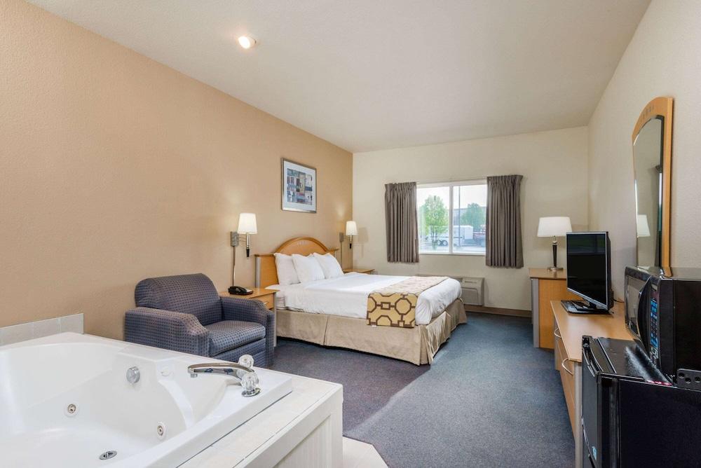 Baymont by Wyndham Noblesville photo 22