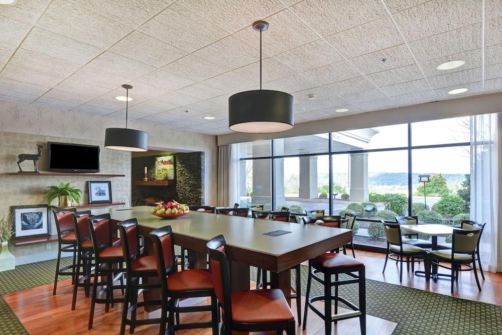 Hampton Inn Bloomsburg photo 40