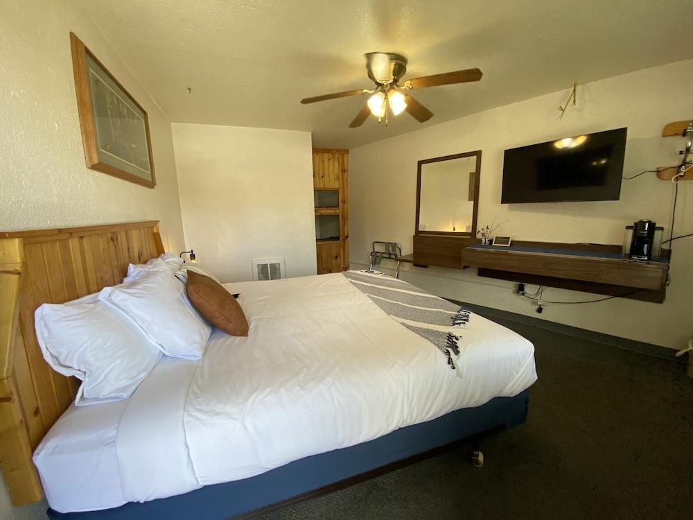Columbia Point Resort photo 53