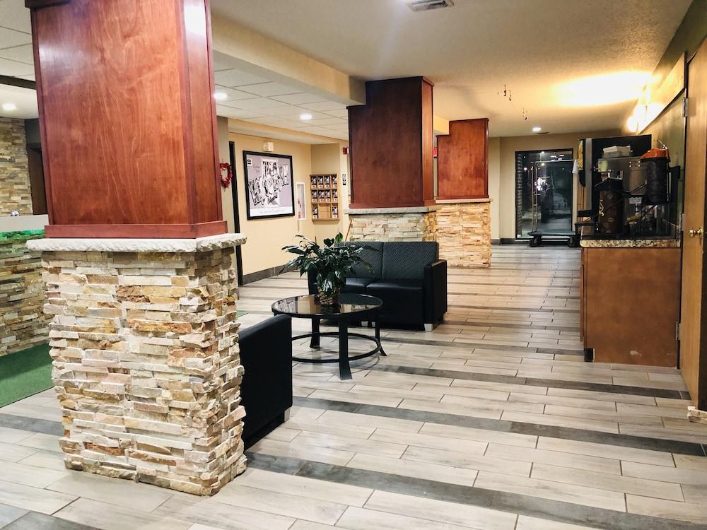 AmericInn by Wyndham Columbus Wisconsin photo 3