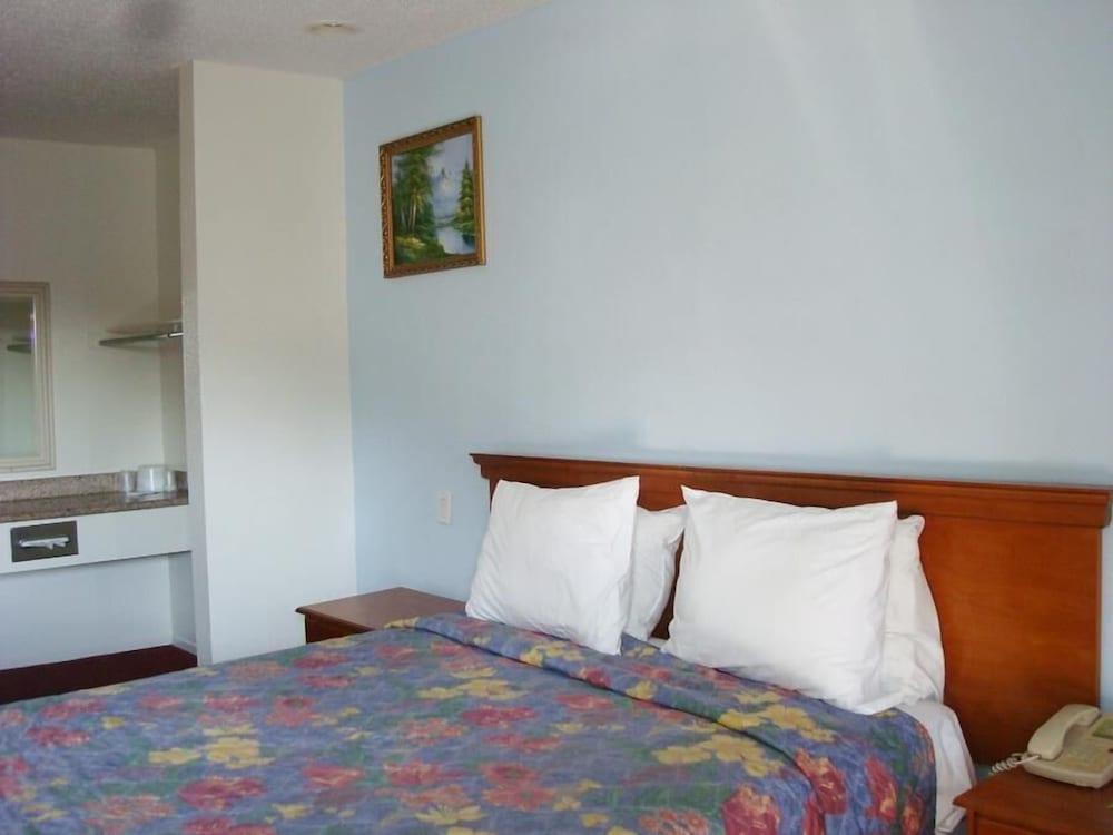 Scottish Inns Long Beach photo 16