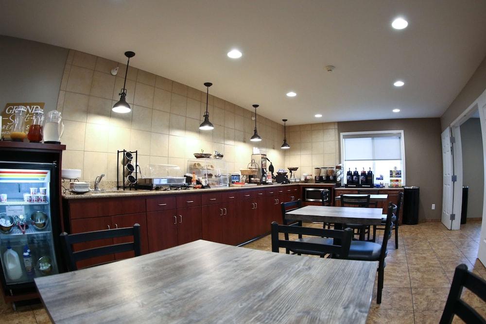 GrandStay Hotel & Suites Perham photo 35