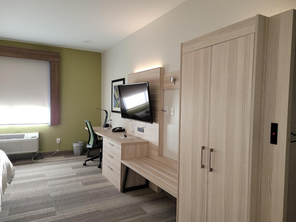 Holiday Inn Express Hotel & Suites VIDOR SOUTH by IHG photo 16