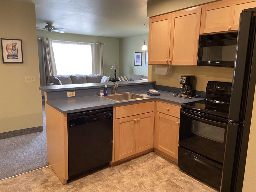 Sea Breeze Court photo 17