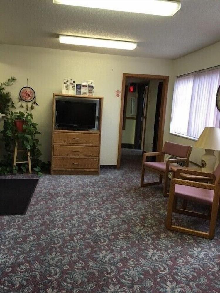 Clarion Hometown Inn photo 3