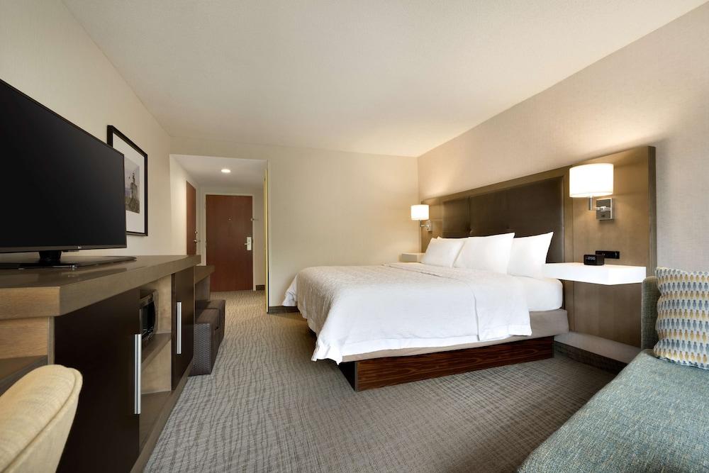 Hampton Inn & Suites Newport/Middletown photo 16