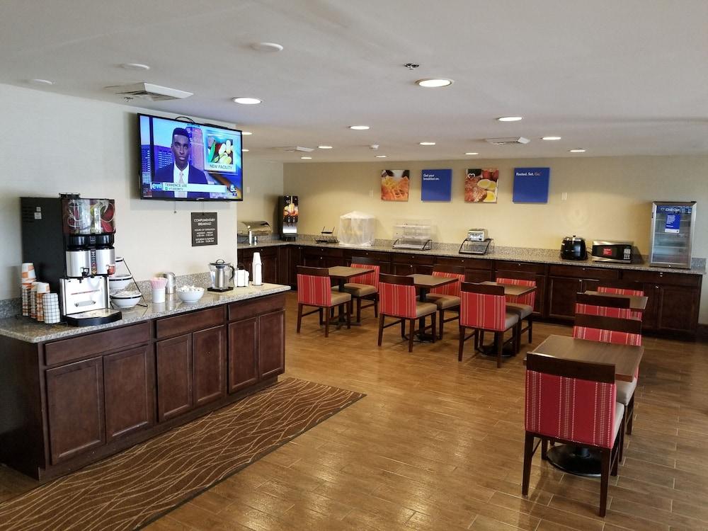Comfort Inn Cleveland Airport photo 18